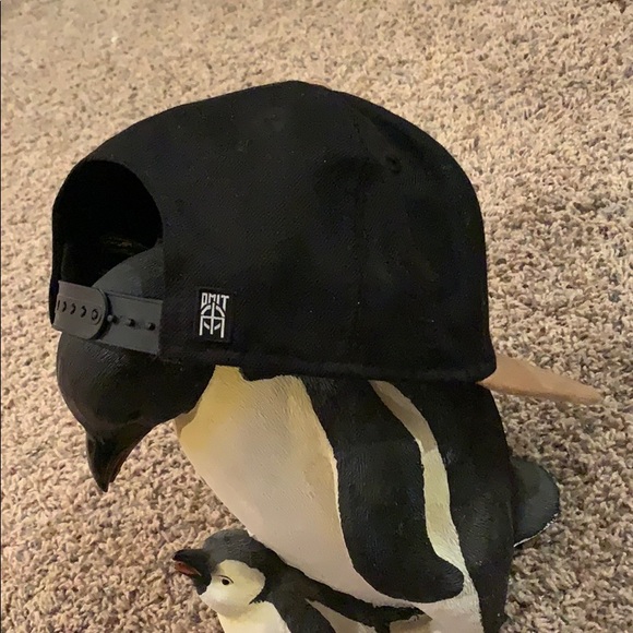 Omit SnapBack - Picture 3 of 6